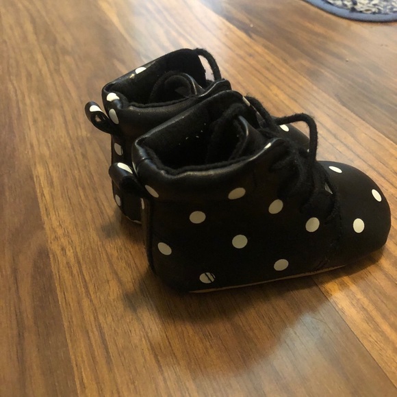 Polkadot baby booties (Black & White) - Picture 4 of 4